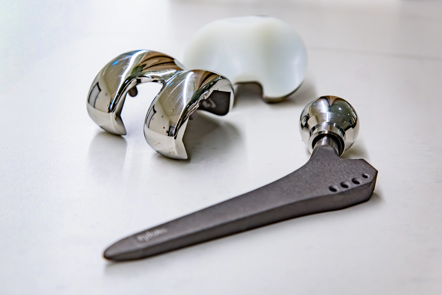 STENUM – Fachklinik für Orthopädie –  Orthopädisches Hüftimplantat-Set